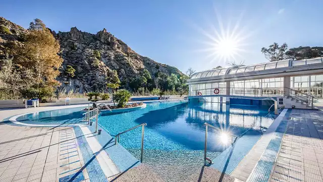 Détente complète avec accès à 2 circuits thermaux et piscines
