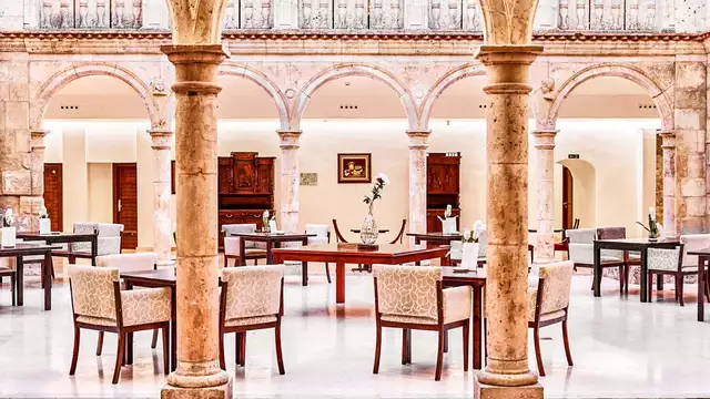 Descansa en un palacio con desayuno incluido y visita a bodega en Belmonte
