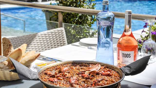 Escapade gastronomique sur la Costa Brava avec dîner et accès à l'espace détente