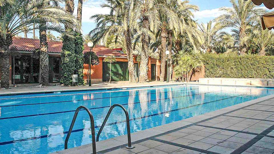 Descanso en un hotel con piscina en Elche con toda la familia