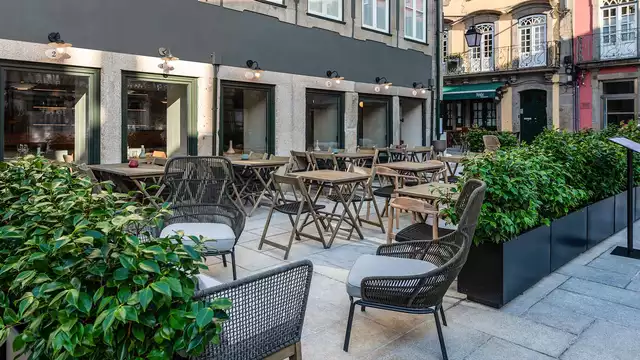 Escapada Romántica con bombones y vino espumoso en habitación deluxe con balcón (desde 2 noches)