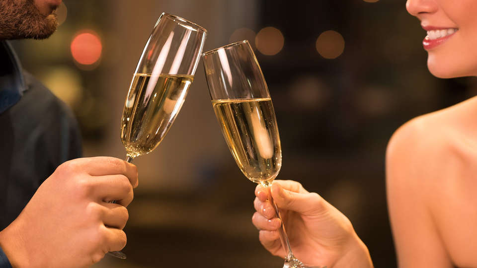 Culinair genot in Maaseik met gratis parking en fles bubbels op de kamer twin room