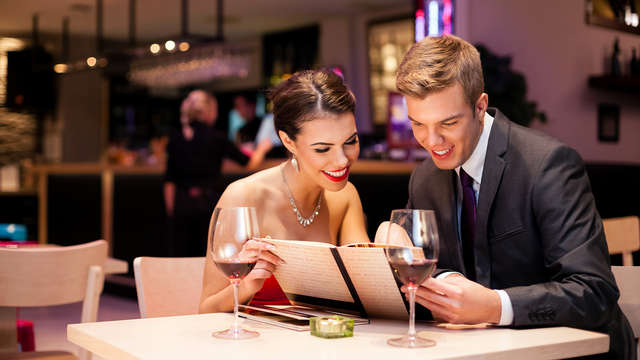 ¡Relax econ jacuzzi en Junior Suite, cena y acceso al spa!