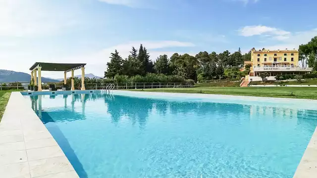 Sorprende a tu pareja con una cena romantica y cava a las afueras de Alcoy