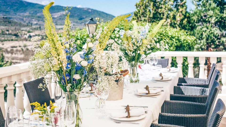 Sorprende a tu pareja con una cena romantica y cava a las afueras de Alcoy