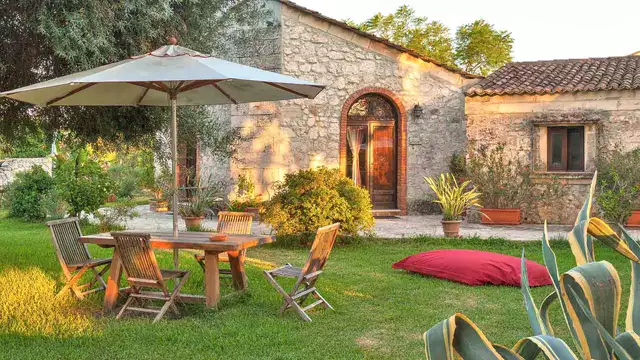 Vacances à Syracuse dans un resort situé dans une réserve naturelle avec apéritif-dîner inclus