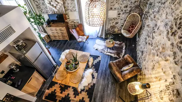Sejournez dans un appartement a la deco vintage et avec loggia prive en Occitanie