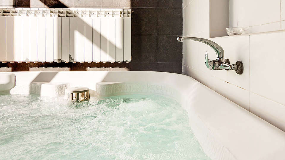 Fuga in un palazzo di Burgos con jacuzzi privata e sconto al ristorante da notti