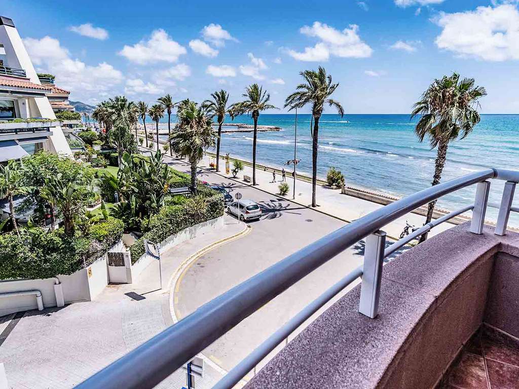 Une escapade relaxante avec vue sur la mer à Sitges, vélos et parking inclus - 4* - 15