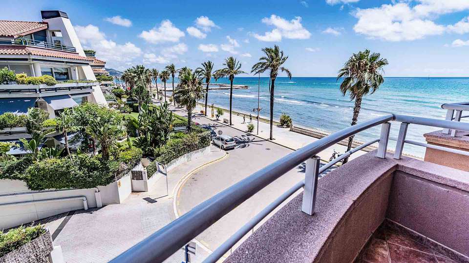 Escapade en chambre vue mer avec spa et diner pres de Barcelone