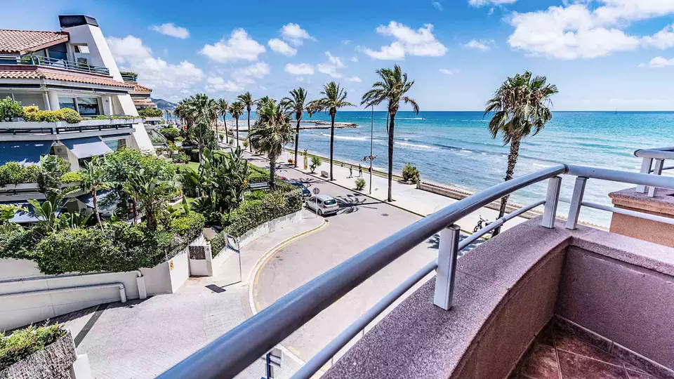 Escapade en chambre vue mer avec spa et diner pres de Barcelone