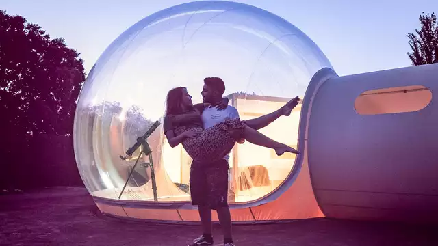 Escapade de luxe dans une bulle avec dîner et séance de jacuzzi