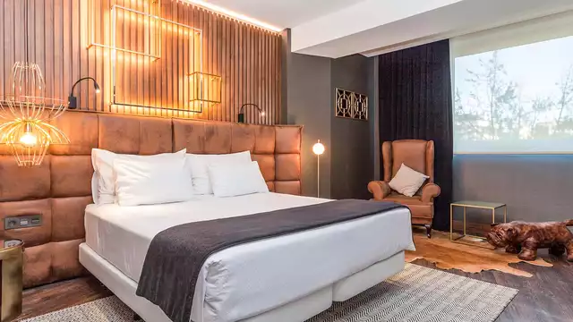 Ontdek Pamplona in een hotel in het hart van het centrum met een fles cava, ontbijt en late check-out