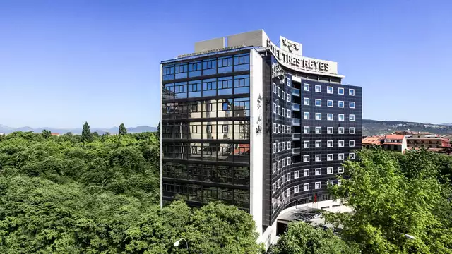Ontdek Pamplona in een hotel in het hart van het centrum met een fles cava, ontbijt en late check-out