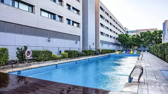 Escápate en familia en habitación cuádruple, desayuno y parking cerca de Alicante