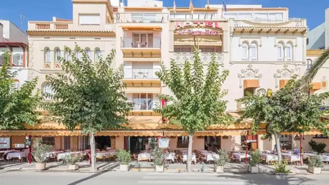 Oferta a pie de playa en Sitges con desayuno incluido desde noches