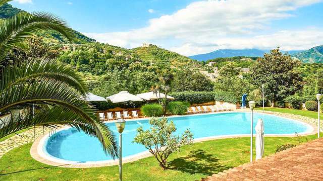 Accès à la piscine extérieure