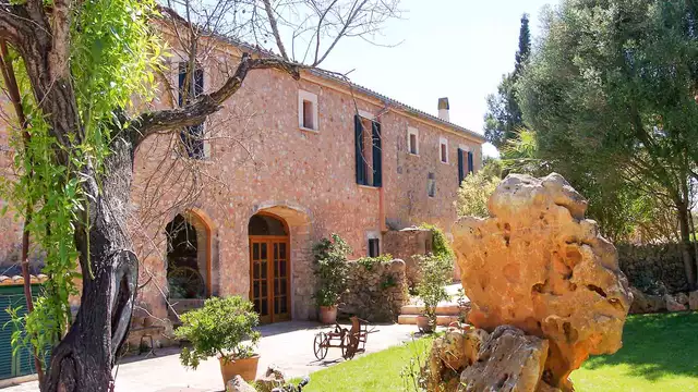 Escapada en Suite con cena tradicional mallorquina en una antigua finca en Santanyi