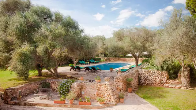 Escapada en Suite con cena tradicional mallorquina en una antigua finca en Santanyi