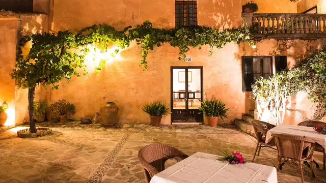 Escapada en Suite con cena tradicional mallorquina en una antigua finca en Santanyi