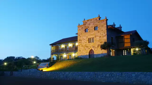 Junior suite con bañera hidromasaje en la habitación en Santillana del Mar