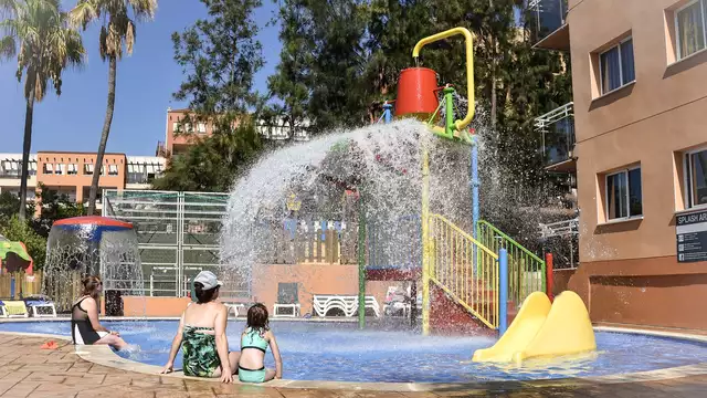 Speciaal voor kinderen; aparthotel met zwembad in Salou