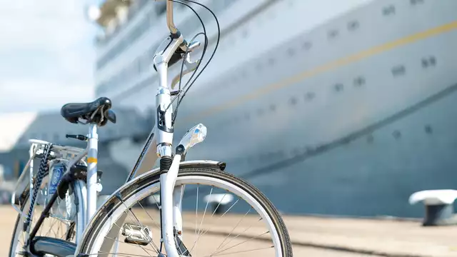 Découvrez la ville design de Rotterdam à vélo lors d'un citytrip (2 nuits)