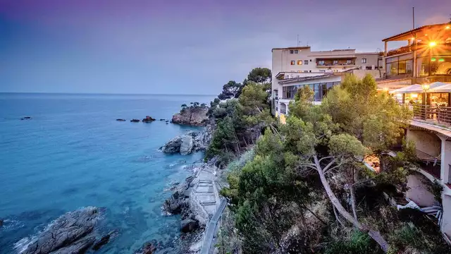 Escapada Romantica en la Costa Brava con cena incluida