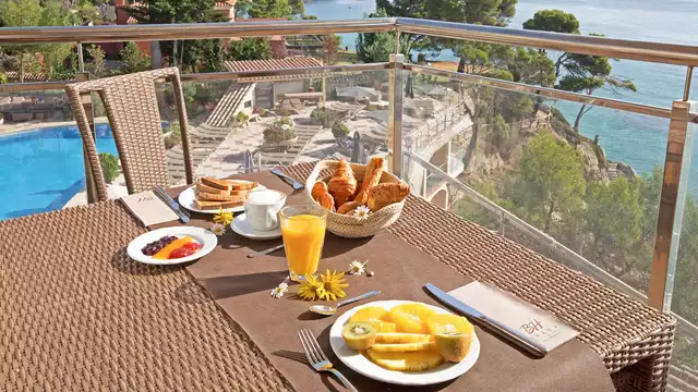 Escapada Romantica en la Costa Brava con cena incluida