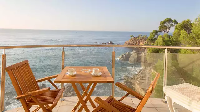 Escapada Romantica en la Costa Brava con cena incluida