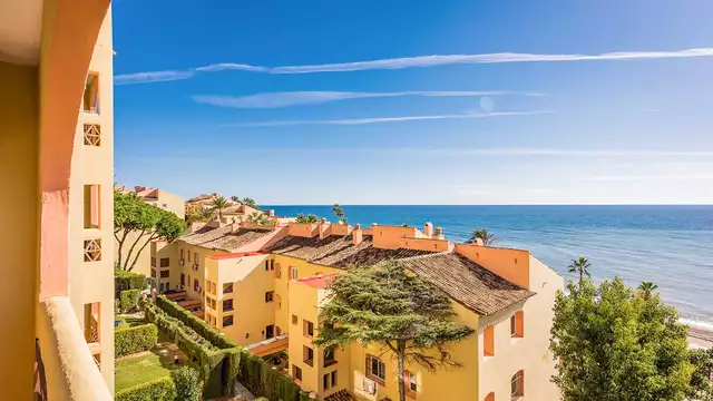 Escapada en apartamento para 4 personas en primera línea de playa en la Costa del Sol