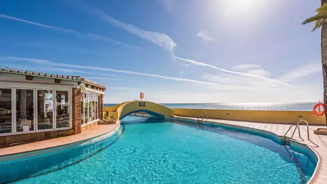 Romantische vakantie aan de Costa del Sol met fles wijn, toegang tot de spa en nog meer