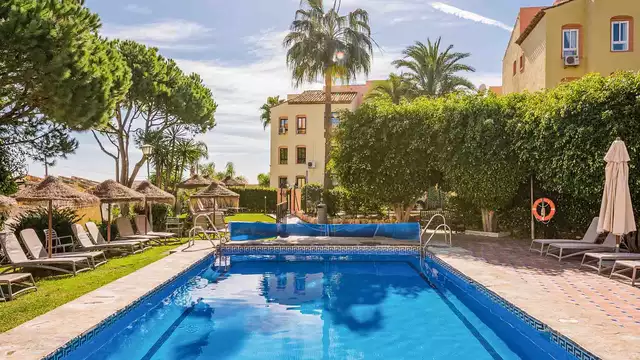 Romantische vakantie aan de Costa del Sol met fles wijn, toegang tot de spa en nog meer