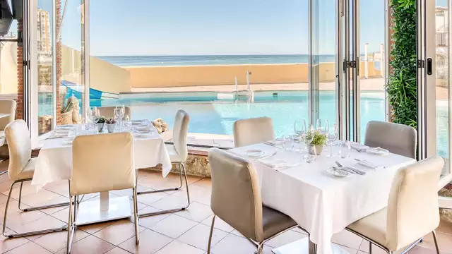 Romantische vakantie aan de Costa del Sol met fles wijn, toegang tot de spa en nog meer