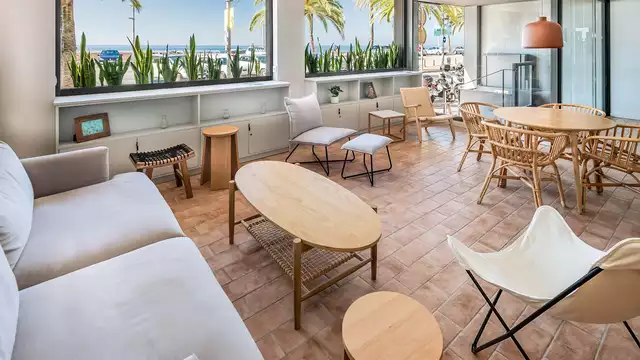 Escapada con vistas al mar, media pensión y botella de vino en hotel Adults Only