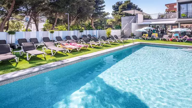 Pension complète à Tossa de Mar avec une bouteille de vin gratuite
