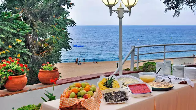 Weekendje weg met ontbijt inbegrepen in een hotel aan de Cala Rovira