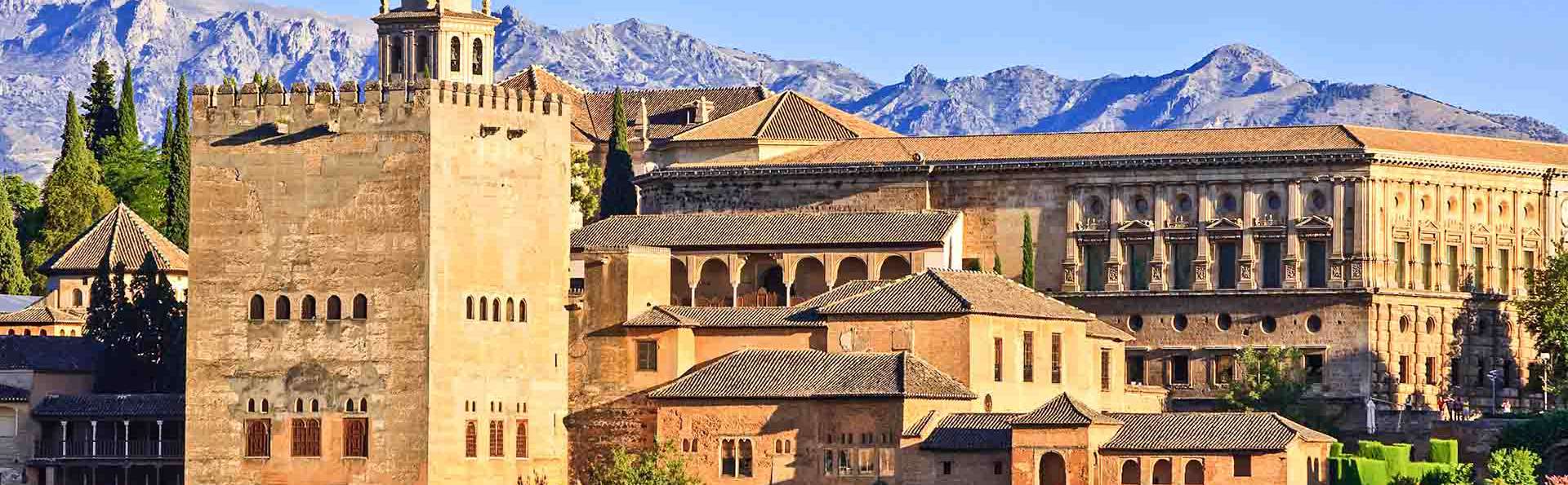 Séjournez dans une chambre quadruple avec visite de l'Alhambra et du Generalife.