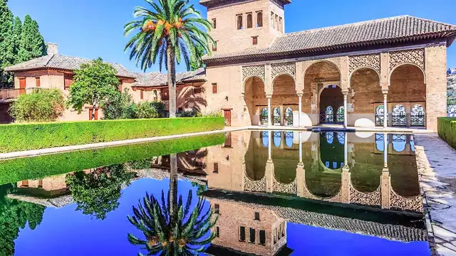 Escapada cultural en Granada con visita guiada por el Albaicín y Sacromonte