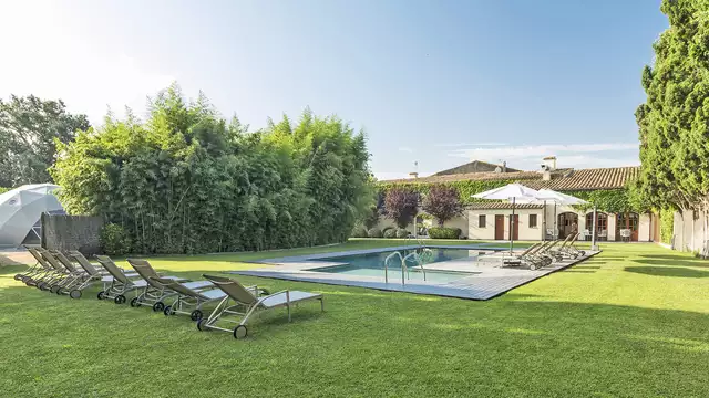 Fuggi in un grazioso hotel di campagna a Girona