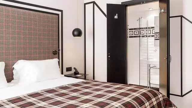 Estancia en el XVIII Distrito de París con baños turcos y cena con vista de la Torre Eiffel