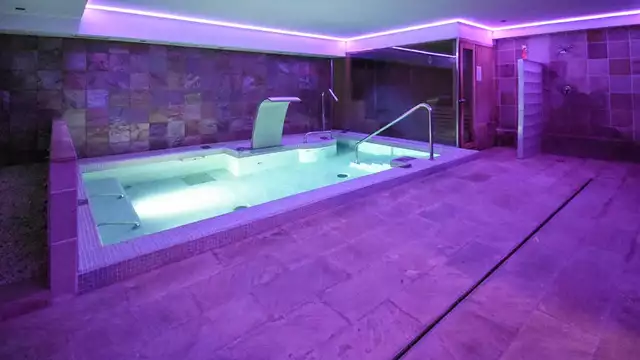 Disfruta en un hotel de lujo con desayuno y spa en plena naturaleza
