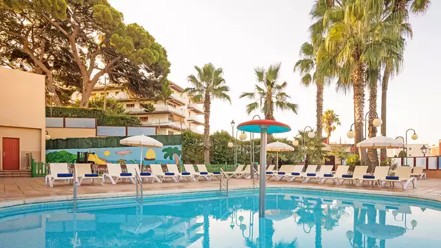 Regalati una vacanza all'insegna del sole e della spiaggia a Calella con pensione completa