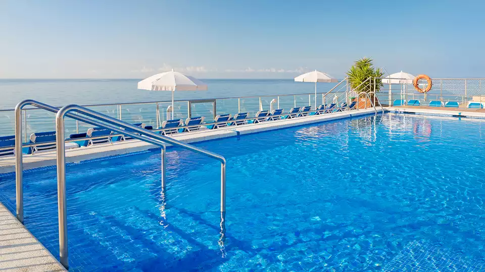 Relajate a pie de playa en Pineda de Mar con todo incluido