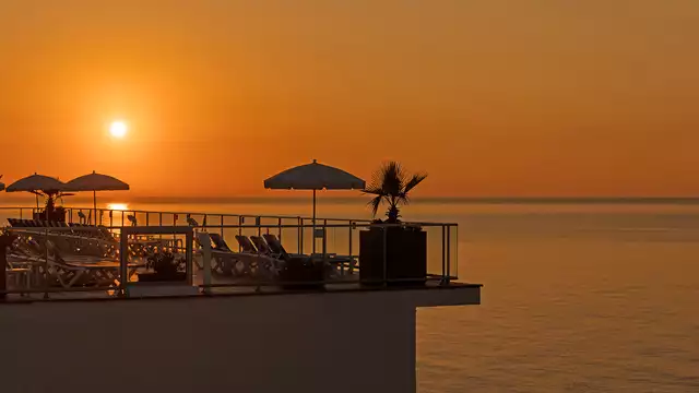 Échappez-vous avec votre partenaire en bord de mer à Pineda de Mar en demi-pension