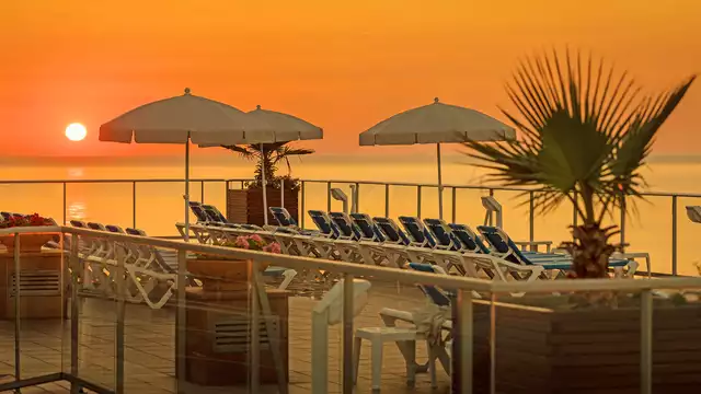 Rilassati a Pineda de Mar in un hotel con piscina e pensione completa inclusa