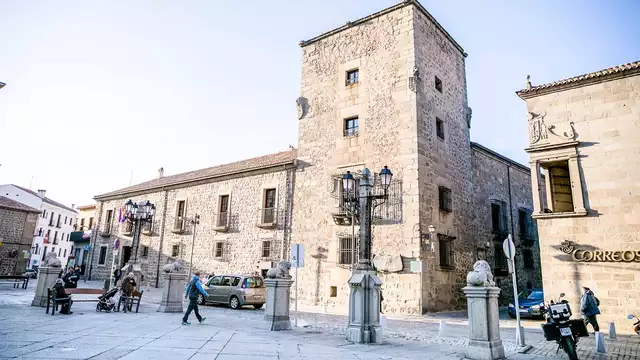 Évasion romantique avec dîner dans un palais proche de la cathédrale d'Avila (2 nuits minimum)