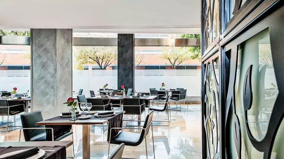 Escapada con cena romantica y piscina climatizada cerca de Barcelona