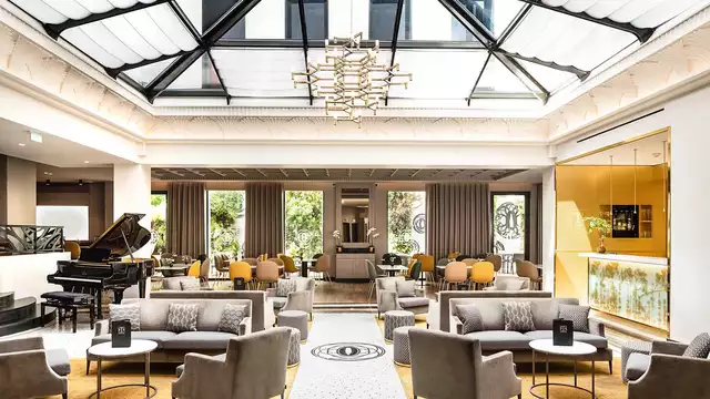 Masaje y spa en un elegante 4* a dos pasos de los Campos Elíseos