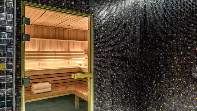 Masaje y spa en un elegante 4* a dos pasos de los Campos Elíseos